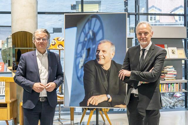 Das Preisgeld für den "Gerhard-Hirschmann-Preis für kritisches Denken" wird zur Hälfte von Stadt und Land 
ausgeschüttet. Das freut Landesrat Christopher Drexler (l.) und Stadtrat Günter Riegler. | Foto: Stadt Graz/Fischer