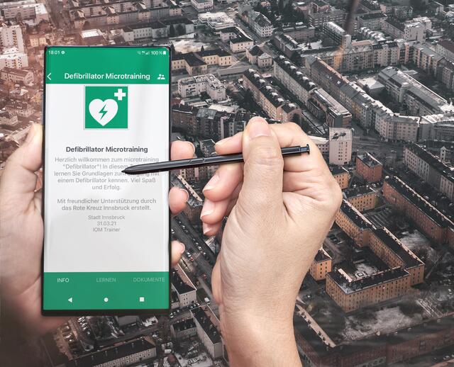 Neue App für die Bürgerinnen und Bürger: „Innsbruck gemeinsam“ bietet kostenlos ein Online-Training zur richtigen Anwendung von Defibrillatoren.