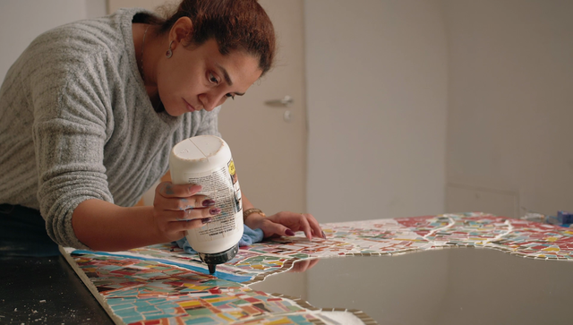 Das Graz-Mosaik von Zahra Khodarahmi verortet positive Erlebnisse wie Freude oder Sicherheit ebenso wie  Rassismus-Erfahrungen  | Foto: Constantin Lederer