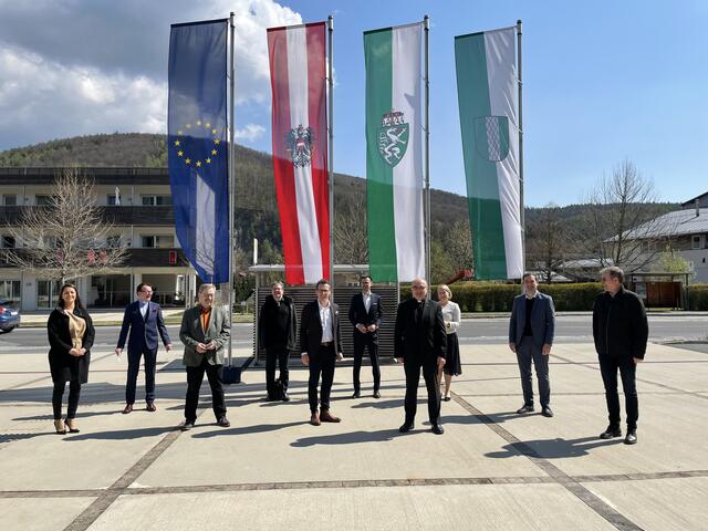 Bischof Krautwaschl (4.v.r.) war in Stattegg zu Besuch.