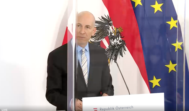 Arbeitsminister Martin Kocher (ÖVP) hat am Dienstagvormittag bei einem Pressestatement zur Lage am Arbeitsmarkt verkündet, dass im Laufe des Mai ein neues Kurzarbeitsmodell vorgelegt wird. Dieses soll ab Juli gelten und ein Übergang für ein künftiges dauerhaftes Kurzarbeitsmodell, wie es auch schon vor der Corona-Krise vorhanden war, sein.