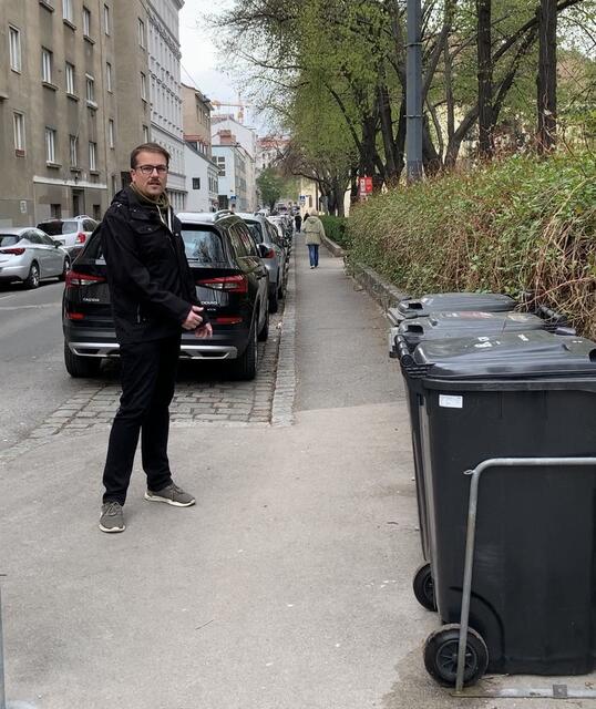 Raimund Wöß an einer Engstelle in der Marktgasse.