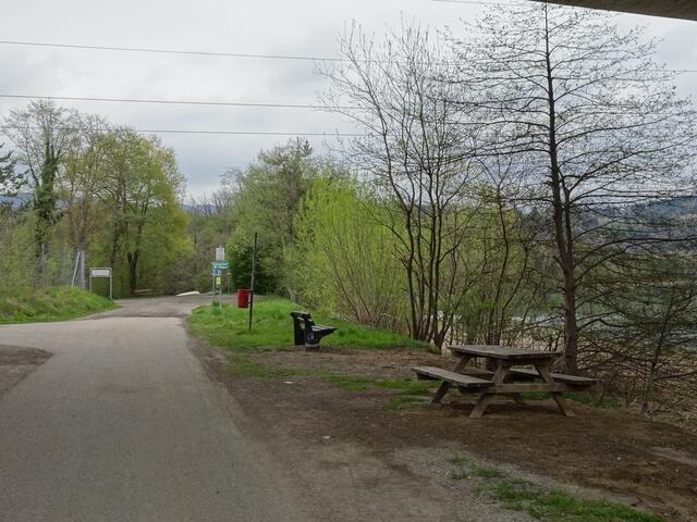 Der zentrale Punkt unter der Autobahnbrücke in Villach St. Ulrich wäre der ideale Platz für eine mobile Toilettenanlage. Hier treffen die Radwege von Villach, Faakersee, Ossiachersee und Wörthersee zusammen.