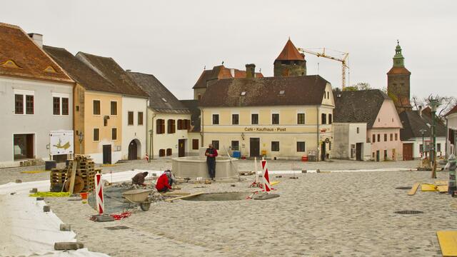 Land Burgenland und Gemeinde Schlaining lassen den Hauptplatz in neuem Glatz erstrahlen