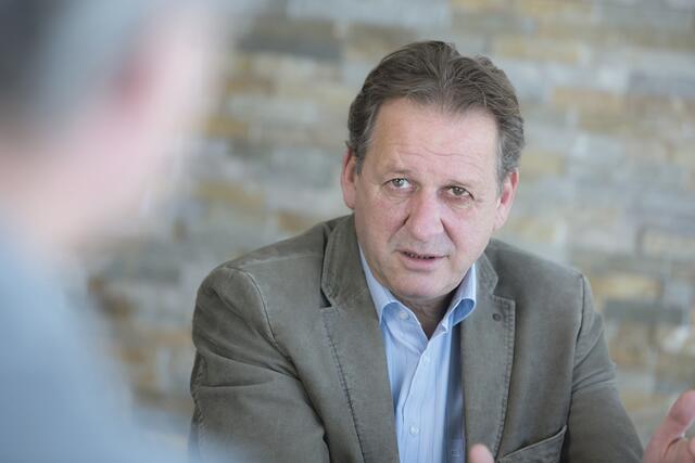 „Die unterschiedlichen Preise auf unterschiedlichen Geräten, die sogenannten Preisdifferenzierungen, haben das Ziel, Konsumentinnen und Konsumenten das Geld aus der Tasche zu ziehen“, ärgert sich AK Präsident Erwin Zangerl.