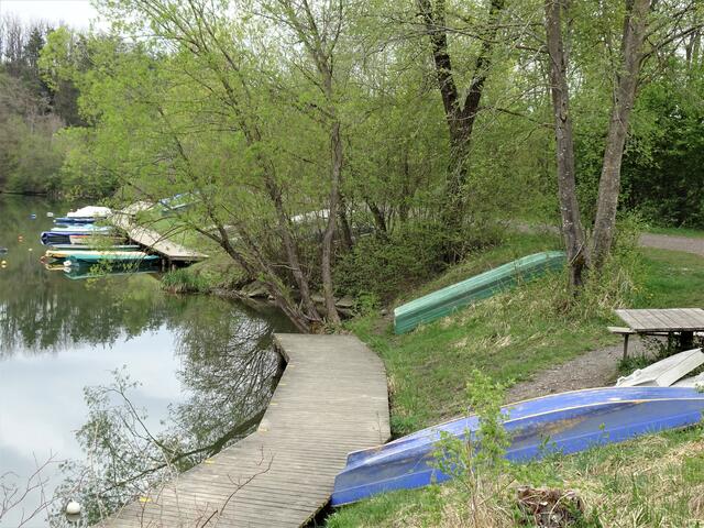 Unmittelbar neben dem Rastplatz befindet sich die Bootsanlegestelle und der Fischereibereich des "Oberkärntner Fischereivereines - Villach," wo sich zahlreiche Fischer stundenlang aufhalten und ihren Hobby nachgehen.