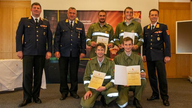 Vier Kameraden absolvierten heuer die Prüfung zum Feuerwehrleistungsabzeichen in Gold. | Foto: KLVA/Philipp Strießnig