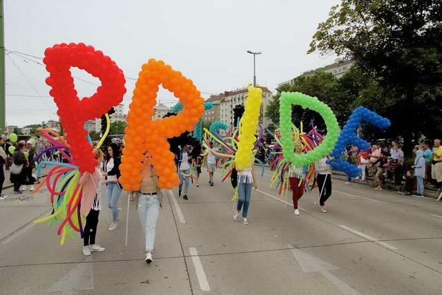 Vienna Pride: Die Regenbogenparade ist am 19. Juni als reine Fuß- und Fahrraddemo geplant. Es gilt FFP2-Maskenpflicht und Abstand halten. | Foto: Vienna Pride/ Dominim Steinmair (Archivfoto)