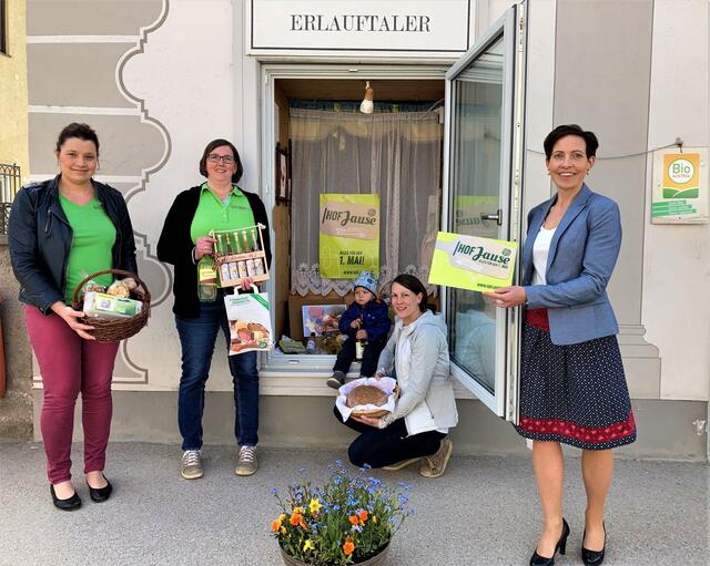 Beim Erlauftaler Naturkostladen in Gresten: Bettina Lengauer, Christiane Wagenhofer, Edith Aigner mit Jakob und Landeskammerrätin Anita Heigl | Foto: Privat