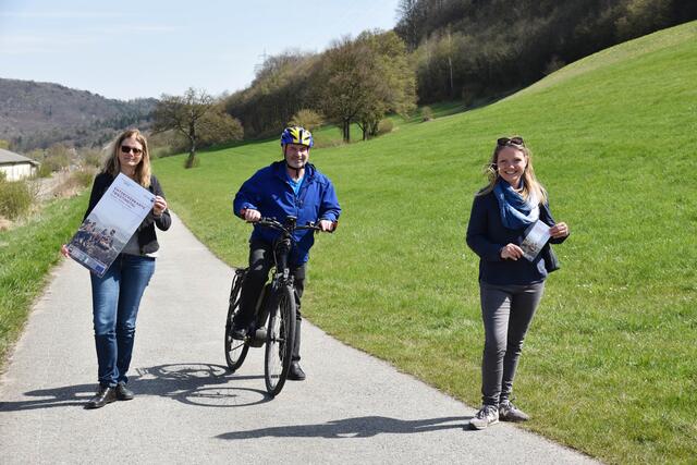 Sabine Bruckmüller (Wienerwald Tourismus), LAbg. Josef Balber, DI Anette Schawerda (LEADER Region Triestingtal) | Foto: Wienerwald Tourismus/Sonja Pohl