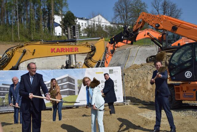 Spatenstich für das neue Lab 6 am Campus des IST Austria. 