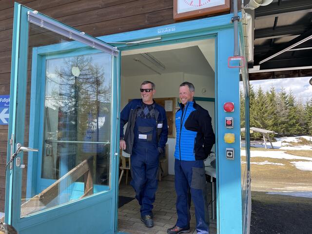 Auch für die Seilbahntechniker in Filzmoos war es die letzte Fahrt mit der alten Bahn. | Foto: Alexander Holzmann