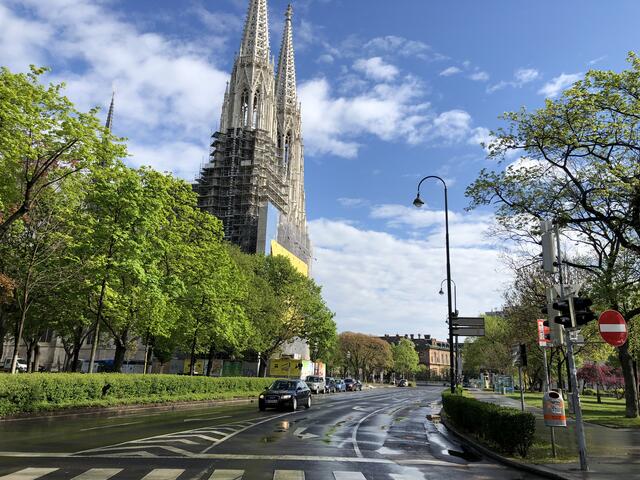 Vor der Votivkirche brauche man nach der Fertigstellung der U5 keine vier Spuren mehr, denken Grüne und SPÖ. | Foto: Bazalka