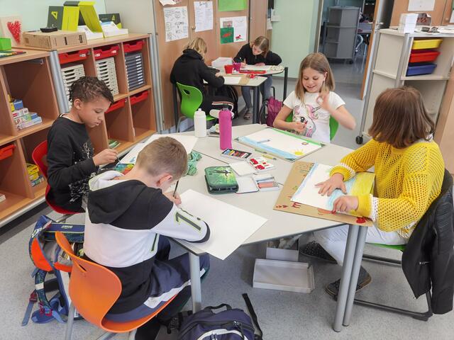 Bei der Gestaltung der Plakate konnten die Schüler ihrer Kreativität freien Lauf lassen. | Foto: VS Weiz
