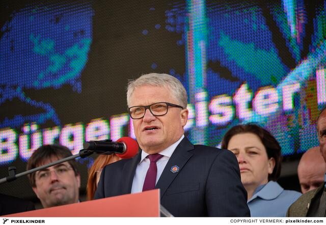 Anders als wie hier zu sehen im Jahr 2019 hält Bürgermeister Luger hält seine Rede im Internet. | Foto: Pixelkinder