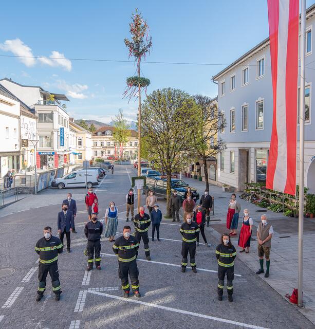 In Kooperation mit der Stadtgemeinde wurde auch heuer in Kirchdorf ein Maibaum aufgestellt | Foto: Haijes