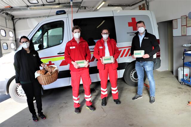 GR Fabienne Hatzl und Vzbgm. Michael Konrad beim Besuch der Rot-Kreuz-Dienststelle Kalsdorf. | Foto: Edith Ertl