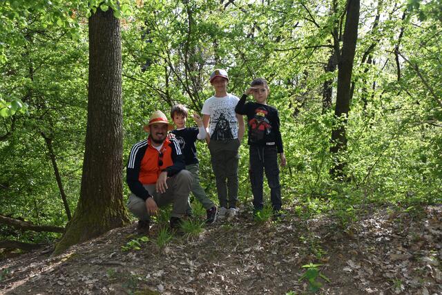 Ein Hügelgrab erklommen | Foto: Michael Strini