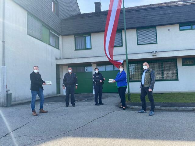 LAbg. Bgm. Maria Skazel am Tag der Arbeit bei der Polizeiinspektion Eibiswald.