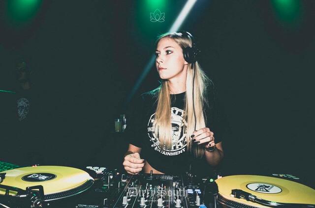 Vanessa Jameson ist DJane aus Salzburg.