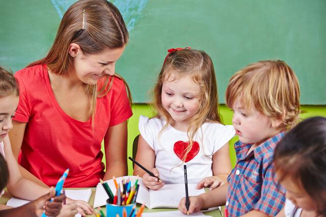 Die Ferien sind oft eine Herausforderung für Eltern. | Foto: Robert Kneschke - Fotolia