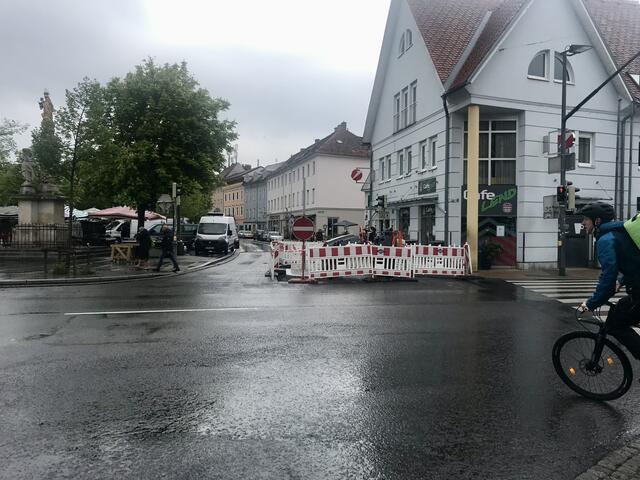 Hier an der Kreuzung Volksgartenstraße kommt eine neue Fahrregelung: Eine eigene Radspur führt gegen die nach Norden gerichtete Einbahn. | Foto: K.K.