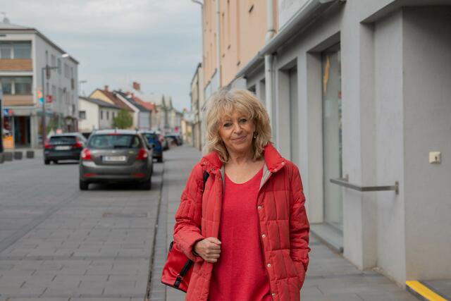 Künstlerbedarfsartikel möchte Evelyn Bous einkaufen.