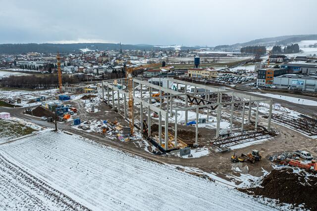 Drohnen-Foto vom Neubau der Firma M-Tron Anfang April.