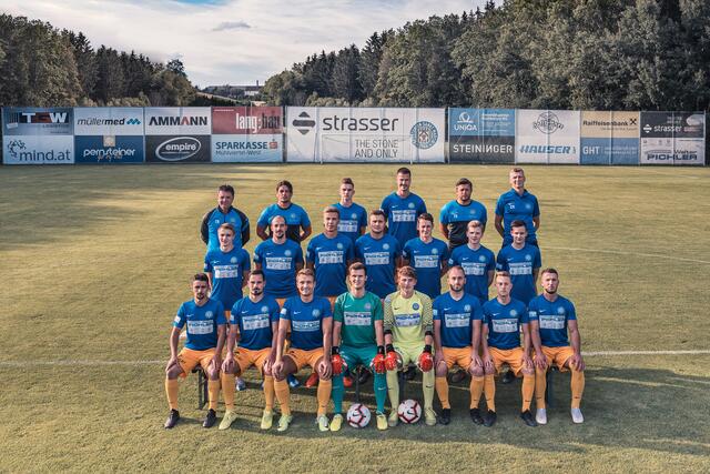 Die Kampfmannschaft aus St. Martin freut sich schon, wenn sie endlich wieder zurück darf auf den Platz und will alle Energie ins Training für den Neustart im August stecken. | Foto: SU Strasser Steine St. Martin