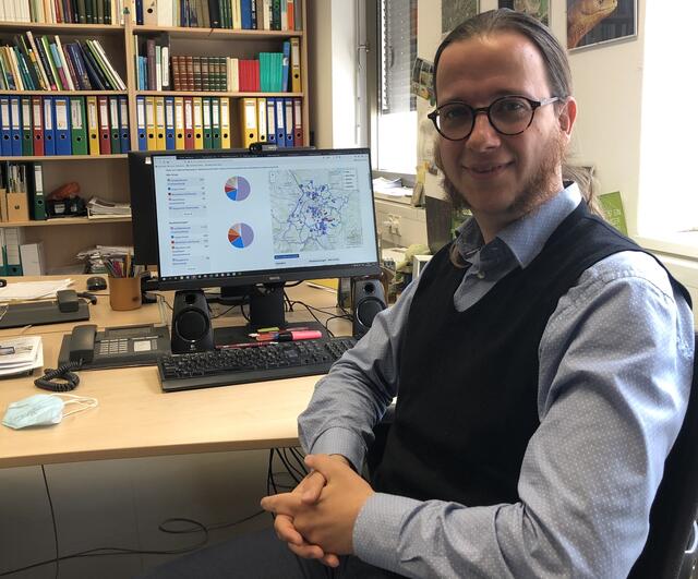 Peter Kaufmann ist Leiter der Herpetologischen Arbeitsgemeinschaft und zeigt im Rahmen des Bezirksblätter online TV, auf was man beim Fotografieren für eine Arten-Bilderkennungs-App achten sollte. | Foto: sm