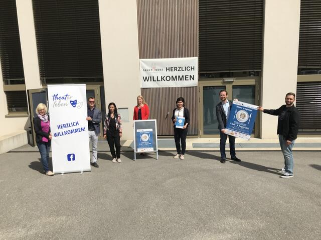 Von links: Stadträtin Ina Hobel, Obmann Alexander Schwab, Sarah Schwab, Elke Maria Schwab, Bürgermeisterin Maria Knauder, zweiter Vizebürgermeister Maximilian Peter, Stadtrat Jürgen Ozwirk | Foto: RMK