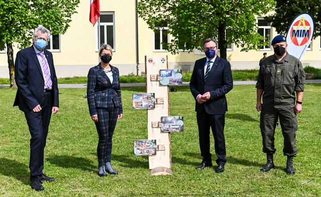 Aufgrund der Sicherheitsmaßnahmen erfolgte die Übergabe des neu sanierten Gebäudes der Stellungskommission Tirol nur symbolisch.