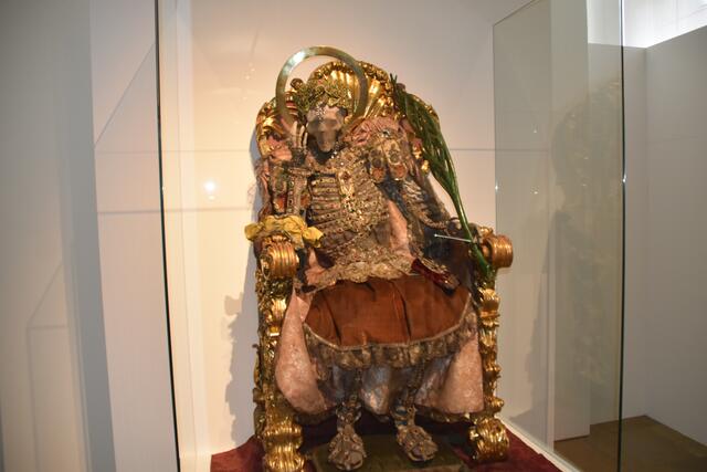 Der heilige Tiburtius in der Ausstellung.  | Foto: Katharina Gollner (alle)