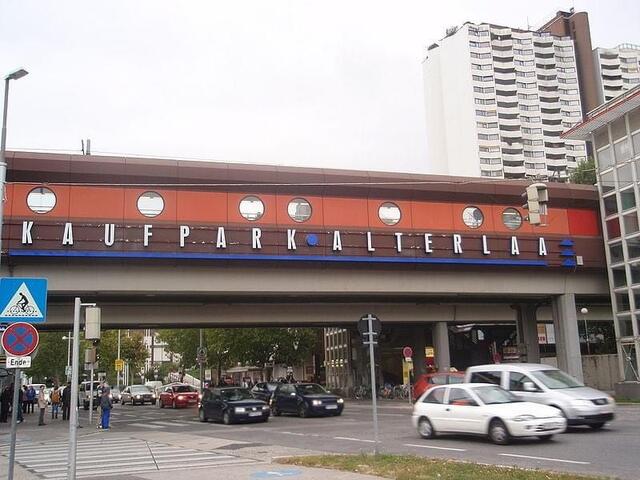 Die Straße ist in die Jahre gekommen und auch die Ampelanlage soll modernisiert werden. | Foto: Deutsch