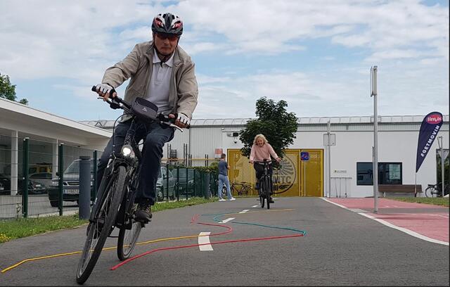 Ältere könne sich zum Fahrradtraining anmelden. | Foto: Jürgen Pucher