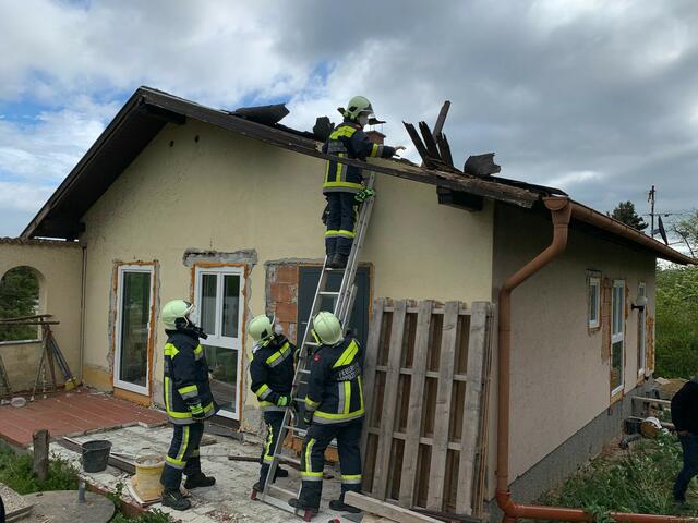 In Niederösterreich mussten Häuser abgedeckt werden.