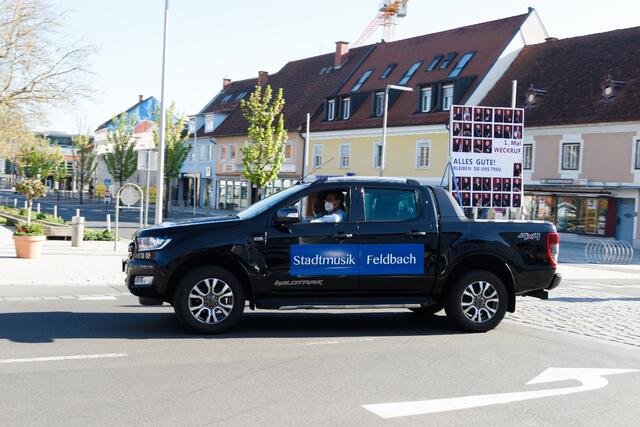 Im dekorierten Pick-Up fuhren Mitglieder der Stadtmusik Feldbach durch die Stadt.
