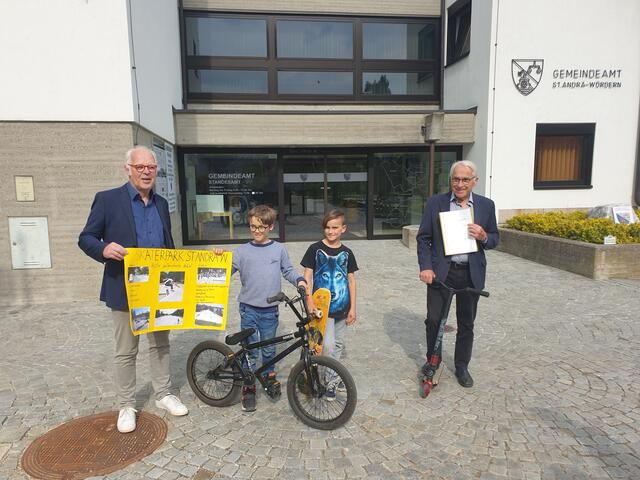 Gemeinderat Flip Maas, Samir, Andreas, Bürgermeister Maximilian Titz. | Foto: Sylvia Blauensteiner