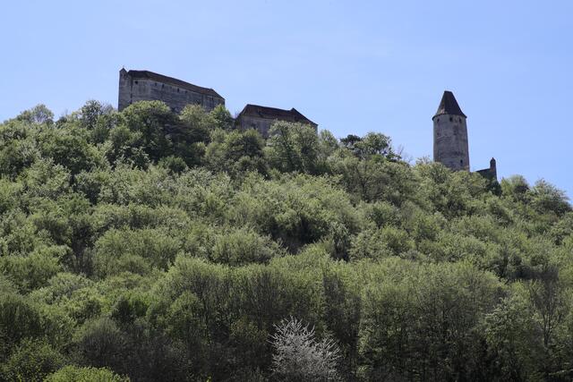 Die Lebensumstände in Seebenstein – Bild die Burg Seebenstein – sind laut Studie des WIFÖ im Bezirk am besten.