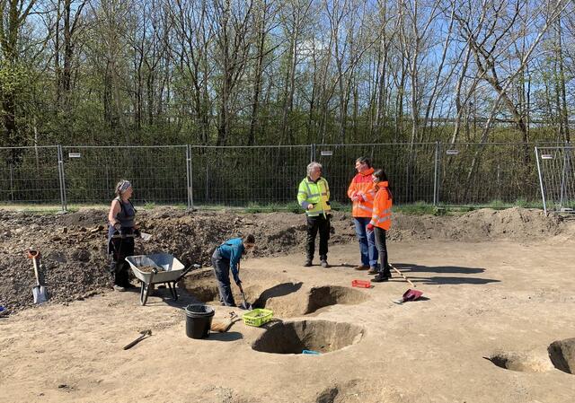 Funde bei den archäologischen Grabungen, im Zuge des Sicherheitsausbaus der S4, zeigen, dass der Bereich um Bad Sauerbrunn bereits seit Neolithikum besiedelt ist.