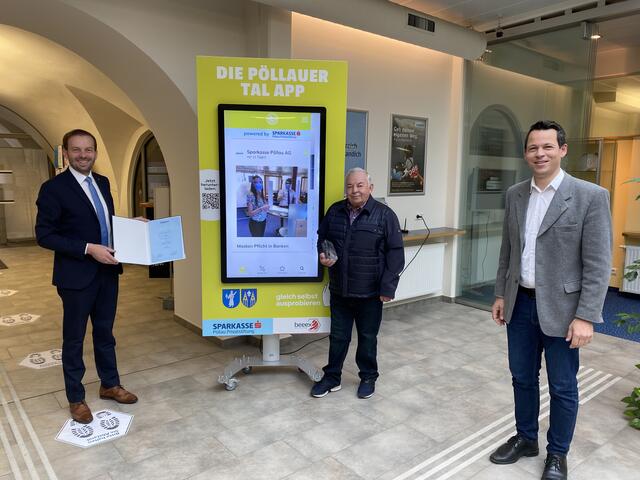 Freude über den 1. Platz beim Civitas Award bei VDir. Jürgen Flicker, Robert Buchberger und Projektinitiator Stefan Prinz.