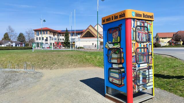 Bücherzelle "kleine Bücherwelt" gegenüber der Volksschule/Bibliothek Gössendorf, Schulstraße 3