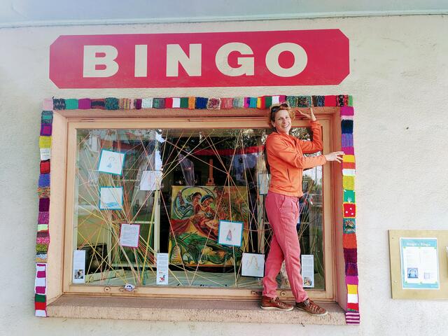 Die leer stehenden Schaufenster des Kiosks werden zu Bühnen. | Foto: Kiosk Franckviertel