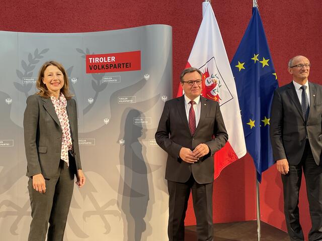 Die neue Gesundheitslandesrätin Annette Leja, VP-Chef Günther Platter und der neue Wirtschaftslandesrat Anton Mattle.