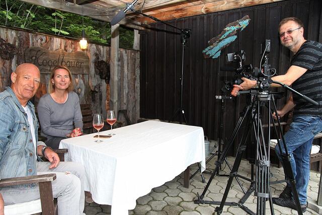 Der Ligister Oliver Pink mit Hannes und Claudia Rossbacher bei den Dreharbeiten am Reinischkogel | Foto: Rumpf