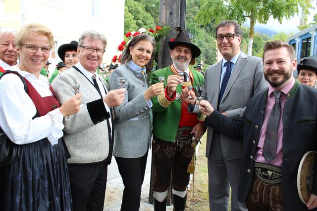 Die Stadtschützenkompanie St. Nikolaus - Mariahilf feierte 2016 ihre 45-jährige Wiedergründung: Herlinde Keuschnigg, Franz Hitzl, Patrizia-Zoller-Frischauf, Hptm. Klaus Rott, Franz Gruber, Lorenz Jahn.
