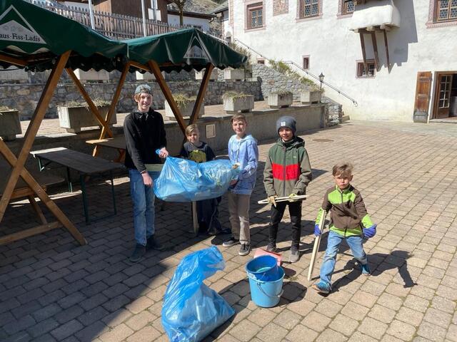Bei der Müllsammelaktion “Sauberes Ladis" nahmen auch zahlreiche Kinder teil. | Foto: Gemeinde Ladis