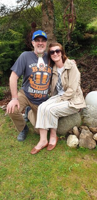 Jubilar Bernd Kuess mit seiner Frau Daniela. | Foto: Privat