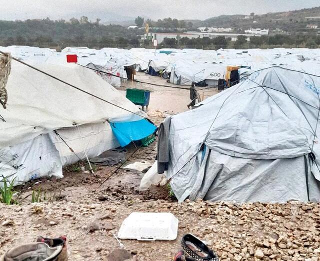 Seebrücke fordert: Menschen aus Lagern evakuieren. | Foto: @now_you_see_moria