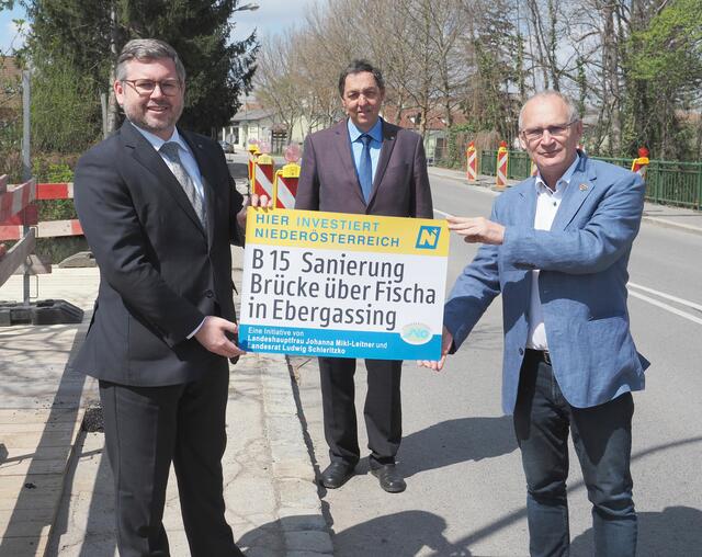 Landesrat Ludwig Schleritzko, NÖ Straßenbaudirektor DI Josef Decker, Bürgermeister Roman Stachelberger
 | Foto:  NÖ Straßendienst